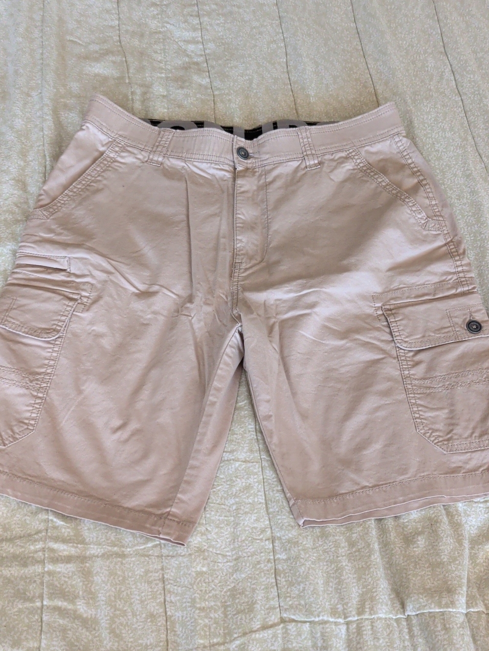 Men's Cargo Shorts in Light Pink - Unbranded